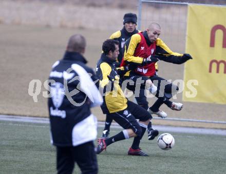 Fussball Bundesliga. Trainingsstart Austria Kaernten. Christian Prawda, Carlos Chaile, Patrick Wolf. Klagenfurt, am 7.1.2008.
Foto: Kuess
---
pressefotos, pressefotografie, kuess, qs, qspictures, sport, bild, bilder, bilddatenbank