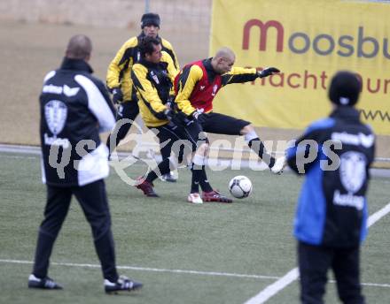 Fussball Bundesliga. Trainingsstart Austria Kaernten. Carlos Chaile, Christian Prawda, Patrick Wolf. Klagenfurt, am 7.1.2008.
Foto: Kuess
---
pressefotos, pressefotografie, kuess, qs, qspictures, sport, bild, bilder, bilddatenbank