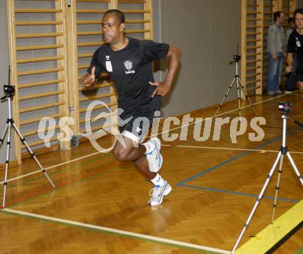 Fussball Bundesliga. Trainigsstart SK Austria Kaernten. Leistungsdiagnostischer Test. Chiquinho. Klagenfurt, am 7.1.2008.
Foto: Kuess
---
pressefotos, pressefotografie, kuess, qs, qspictures, sport, bild, bilder, bilddatenbank