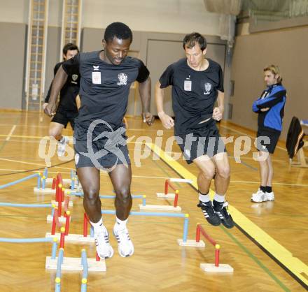 Fussball Bundesliga. Trainigsstart SK Austria Kaernten. Leistungsdiagnostischer Test. Thierry Tazemeta. Klagenfurt, am 7.1.2008.
Foto: Kuess
---
pressefotos, pressefotografie, kuess, qs, qspictures, sport, bild, bilder, bilddatenbank