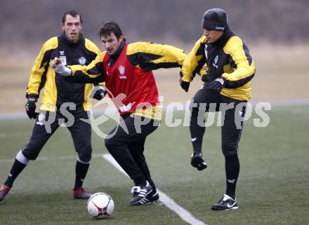 Fussball Bundesliga. Trainingsstart Austria Kaernten. Christian Prawda, Roland Kollmann, Carlos Chaile. Klagenfurt, am 7.1.2008.
Foto: Kuess
---
pressefotos, pressefotografie, kuess, qs, qspictures, sport, bild, bilder, bilddatenbank