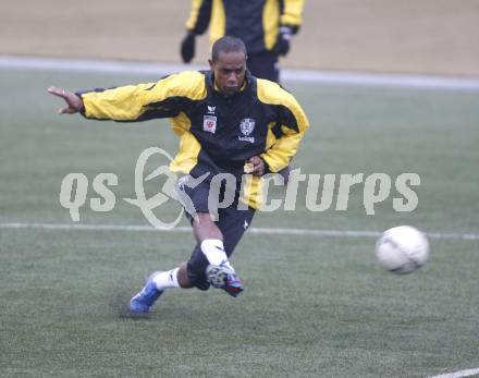 Fussball Bundesliga. Trainingsstart Austria Kaernten. Chiquinho. Klagenfurt, am 7.1.2008.
Foto: Kuess
---
pressefotos, pressefotografie, kuess, qs, qspictures, sport, bild, bilder, bilddatenbank