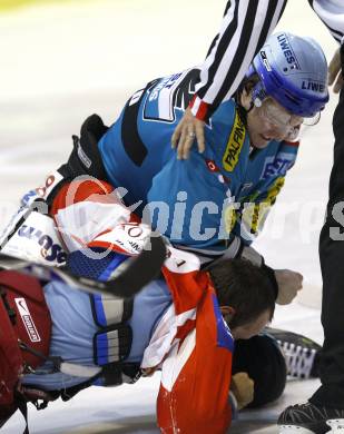 EBEL. Eishockey Bundesliga. KAC gegen EHC Liwest Linz. Schlaegerei, Rauferei. Andrew Schneider  (KAC). Jean Francois David (Linz). Klagenfurt, am 13.1.2008.
Foto: Kuess
---
pressefotos, pressefotografie, kuess, qs, qspictures, sport, bild, bilder, bilddatenbank