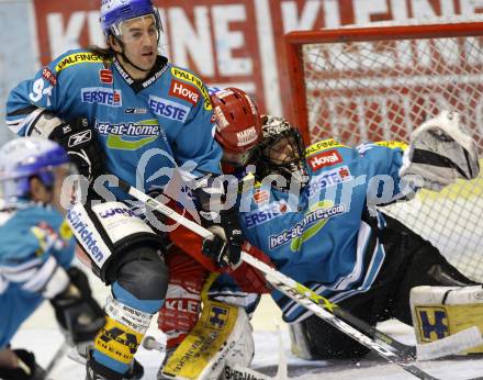 EBEL. Eishockey Bundesliga. KAC gegen EHC Liwest Linz. Chad Hinz (KAC). Juergen Penker, Viktors Ignatjevs (Linz). Klagenfurt, am 13.1.2008.
Foto: Kuess
---
pressefotos, pressefotografie, kuess, qs, qspictures, sport, bild, bilder, bilddatenbank