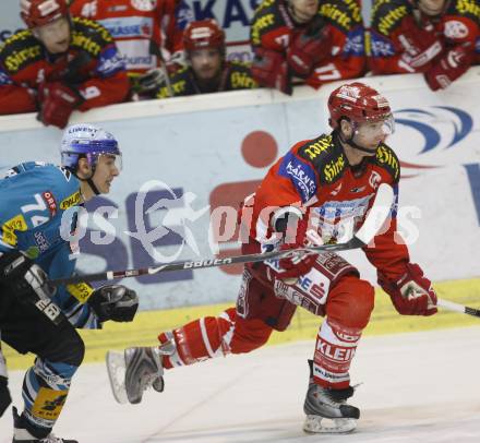 EBEL. Eishockey Bundesliga. KAC gegen EHC Liwest Linz. Kirk Furey (KAC). Daniel Oberkofler (Linz). Klagenfurt, am 13.1.2008.
Foto: Kuess
---
pressefotos, pressefotografie, kuess, qs, qspictures, sport, bild, bilder, bilddatenbank