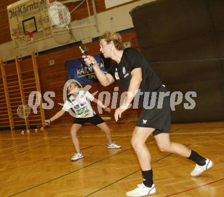 Fussball, Badminton. Gemeinsames Training SK Austria Kaernten, ASKOE Kelag Kaernten. Elisa, Lukas Moessner. Klagenfurt, am 21.1.2008.
Foto: Kuess
---
pressefotos, pressefotografie, kuess, qs, qspictures, sport, bild, bilder, bilddatenbank