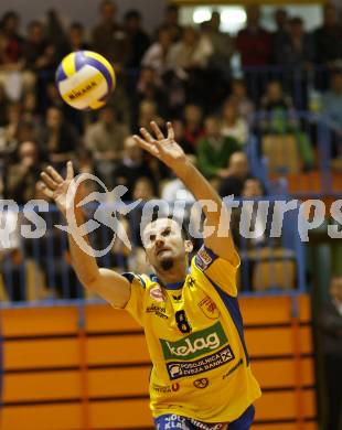 Volleyball. Challenge Cup. SK Aich/Dob gegen VC Rotterdam Nesselande.
Jure Kvesic (Aich/Dob). Prevalje, 23.1.2008
Foto: Kuess
---
pressefotos, pressefotografie, kuess, qs, qspictures, sport, bild, bilder, bilddatenbank