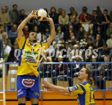 Volleyball. Challenge Cup. SK Aich/Dob gegen VC Rotterdam Nesselande.
Jure Kvesic, Robin Pelucha (Aich/Dob). Prevalje, 23.1.2008
Foto: Kuess
---
pressefotos, pressefotografie, kuess, qs, qspictures, sport, bild, bilder, bilddatenbank