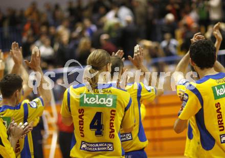 Volleyball. Challenge Cup. SK Aich/Dob gegen VC Rotterdam Nesselande.
Die Spieler von Aich/Dob bedanken sich beim Publikum. Prevalje, 23.1.2008
Foto: Kuess
---
pressefotos, pressefotografie, kuess, qs, qspictures, sport, bild, bilder, bilddatenbank