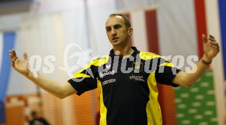 Volleyball. Challenge Cup. SK Aich/Dob gegen VC Rotterdam Nesselande.
Trainer Miro Palgut (Aich/Dob). Prevalje, 23.1.2008
Foto: Kuess
---
pressefotos, pressefotografie, kuess, qs, qspictures, sport, bild, bilder, bilddatenbank