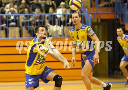 Volleyball. Challenge Cup. SK Aich/Dob gegen VC Rotterdam Nesselande.
Jure Kvesic, Robin Pelucha (Aich/Dob). Prevalje, 23.1.2008
Foto: Kuess
---
pressefotos, pressefotografie, kuess, qs, qspictures, sport, bild, bilder, bilddatenbank