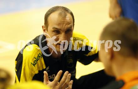 Volleyball. Challenge Cup. SK Aich/Dob gegen VC Rotterdam Nesselande.
Trainer Miro Palgut (Aich/Dob). Prevalje, 23.1.2008
Foto: Kuess
---
pressefotos, pressefotografie, kuess, qs, qspictures, sport, bild, bilder, bilddatenbank