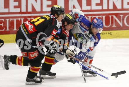 EBEL Eishockey Bundesliga. VSV gegen Vienna Capitals. Roland Kaspitz (VSV), Mario Altmann, Sean Selmser (Caps). Villach, am 24.1.2008.
Foto: Kuess
---
pressefotos, pressefotografie, kuess, qs, qspictures, sport, bild, bilder, bilddatenbank