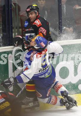 EBEL Eishockey Bundesliga. VSV gegen Vienna Capitals. Torjubel VSV. Thomas Raffl (VSV), Richard Seeley (Caps). Villach, am 24.1.2008.
Foto: Kuess
---
pressefotos, pressefotografie, kuess, qs, qspictures, sport, bild, bilder, bilddatenbank