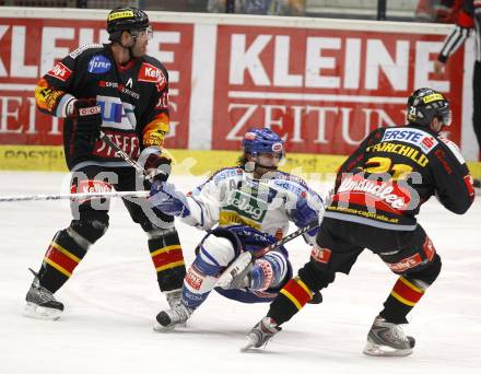 EBEL Eishockey Bundesliga. VSV gegen Vienna Capitals. Nikolas Petrik (VSV), Manuel Latusa, Kelly Fairchild (Caps). Villach, am 24.1.2008.
Foto: Kuess
---
pressefotos, pressefotografie, kuess, qs, qspictures, sport, bild, bilder, bilddatenbank