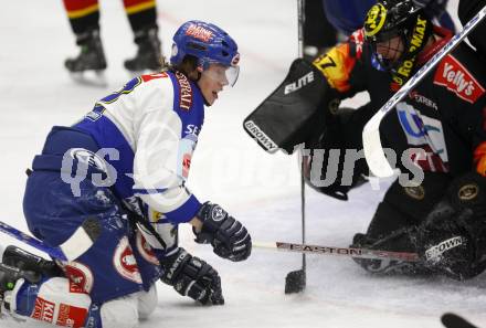 EBEL Eishockey Bundesliga. VSV gegen Vienna Capitals. Michael Raffl (VSV), Sebastien Charpentier (Caps). Villach, am 24.1.2008.
Foto: Kuess
---
pressefotos, pressefotografie, kuess, qs, qspictures, sport, bild, bilder, bilddatenbank