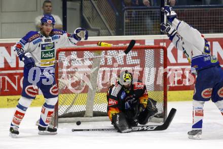 EBEL Eishockey Bundesliga. VSV gegen Vienna Capitals. Torjubel VSV. Mickey Elick, Dany Bousquet (VSV), Sebastien Charpentier (Caps). Villach, am 24.1.2008.
Foto: Kuess
---
pressefotos, pressefotografie, kuess, qs, qspictures, sport, bild, bilder, bilddatenbank