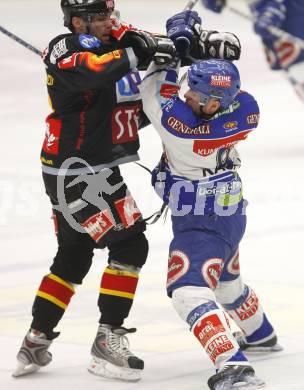 EBEL Eishockey Bundesliga. VSV gegen Vienna Capitals. Roland Kaspitz (VSV), Kelly Fairchild (Caps). Villach, am 24.1.2008.
Foto: Kuess
---
pressefotos, pressefotografie, kuess, qs, qspictures, sport, bild, bilder, bilddatenbank