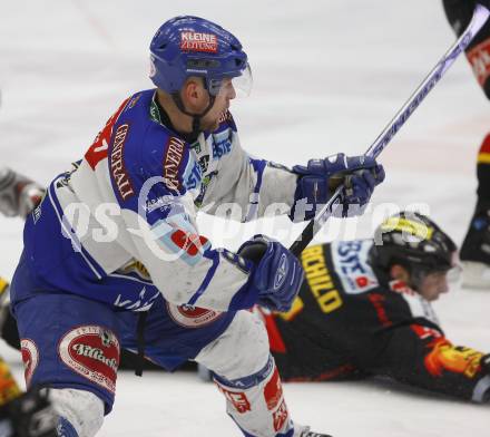 EBEL Eishockey Bundesliga. VSV gegen Vienna Capitals. Roland Kaspitz (VSV), Kelly Fairchild (Caps). Villach, am 24.1.2008.
Foto: Kuess
---
pressefotos, pressefotografie, kuess, qs, qspictures, sport, bild, bilder, bilddatenbank