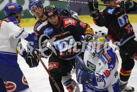 EBEL Eishockey Bundesliga. VSV gegen Vienna Capitals. Martin Oraze, Thomas Raffl, Gert Prohaska (VSV), Darcy Werenka (Caps). Villach, am 24.1.2008.
Foto: Kuess
---
pressefotos, pressefotografie, kuess, qs, qspictures, sport, bild, bilder, bilddatenbank