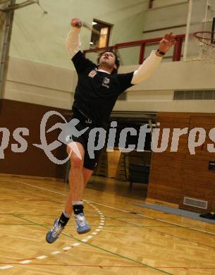 Fussball, Badminton. Gemeinsames Training SK Austria Kaernten, ASKOE Kelag Kaernten. Roland Kollmann. Klagenfurt, am 21.1.2008.
Foto: Kuess
---
pressefotos, pressefotografie, kuess, qs, qspictures, sport, bild, bilder, bilddatenbank