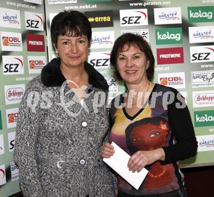 Basketball Bundesliga. Woerthersee Piraten gegen Kapfenberg Bulls. Preisgewinnerin. Klagenfurt, am 27.1.2008.
Foto: Kuess
---
pressefotos, pressefotografie, kuess, qs, qspictures, sport, bild, bilder, bilddatenbank