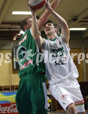 Basketball Bundesliga. Woerthersee Piraten gegen Kapfenberg Bulls. Selmir Husanovic (Piraten), Hallett Corey (Kapfenberg). Klagenfurt, am 27.1.2008.
Foto: Kuess
---
pressefotos, pressefotografie, kuess, qs, qspictures, sport, bild, bilder, bilddatenbank