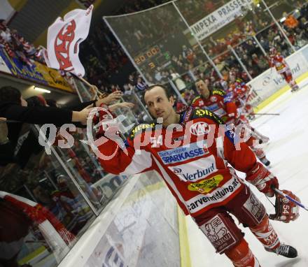 EBEL. Eishockey Bundesliga. Ehrenrunde KAC. KAC gegen VSV. Ehrenrunde. Andrew Schneider, Mike Craig (KAC). Klagenfurt, am 29.1.2008.
Foto: Kuess
---
pressefotos, pressefotografie, kuess, qs, qspictures, sport, bild, bilder, bilddatenbank