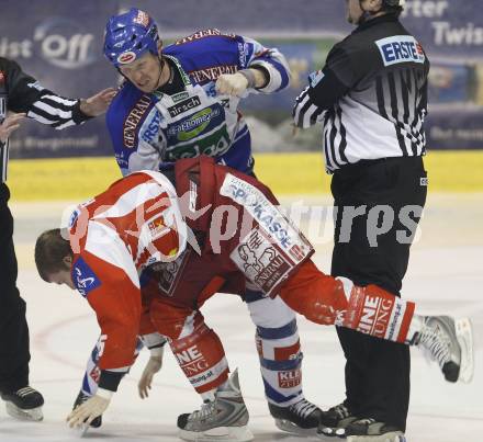 EBEL. Eishockey Bundesliga. Ehrenrunde KAC. KAC gegen VSV. Schlaegerei. Philippe Horsky (KAC), Mike Stewart (VSV). Klagenfurt, am 29.1.2008.
Foto: Kuess
---
pressefotos, pressefotografie, kuess, qs, qspictures, sport, bild, bilder, bilddatenbank