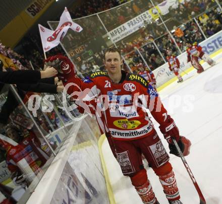 EBEL. Eishockey Bundesliga. Ehrenrunde KAC. KAC gegen VSV. Ehrenrunde. Mike Craig (KAC). Klagenfurt, am 29.1.2008.
Foto: Kuess
---
pressefotos, pressefotografie, kuess, qs, qspictures, sport, bild, bilder, bilddatenbank