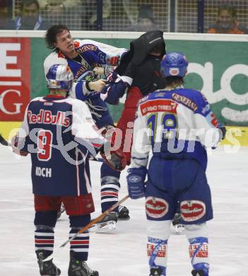 EBEL. Eishockey Bundesliga. VSV gegen Red Bull Salzburg. Rauferei, Schlaegerei. Thomas Raffl (VSV), Remi Royer (Salzburg). Villach, am 1.2.2008.
Foto: Kuess
---
pressefotos, pressefotografie, kuess, qs, qspictures, sport, bild, bilder, bilddatenbank