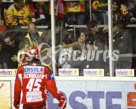 EBEL. Eishockey Bundesliga. KAC gegen Vienna Capitals. Tumulte im Wiener Fansektor.  Klagenfurt. am 3.2.2008.
Foto: Kuess
---
pressefotos, pressefotografie, kuess, qs, qspictures, sport, bild, bilder, bilddatenbank