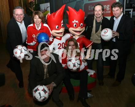 EURO 2008. Europameisterschaft. Public Viewing Auftaktveranstaltung. Reinhart Rohr, Gabi Schaunig, Wolfgang Schantl, Dietmar Riegler, Dago Koch. Klagenfurt, am 6.2.2008.
Foto: Kuess
---
pressefotos, pressefotografie, kuess, qs, qspictures, sport, bild, bilder, bilddatenbank