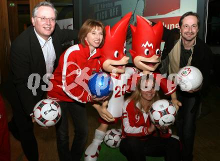 Public Viewing Auftaktveranstaltung. Reinhart Rohr, Gabi Schaunig, Wolfgang Schantl. Klagenfurt, am 6.2.2008.
Foto: Kuess
---
pressefotos, pressefotografie, kuess, qs, qspictures, sport, bild, bilder, bilddatenbank