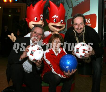 EURO 2008. Europameisterschaft. Public Viewing Auftaktveranstaltung. Reinhart Rohr, Gabi Schaunig, Wolfgang Schantl. Klagenfurt, am 6.2.2008.
Foto: Kuess
---
pressefotos, pressefotografie, kuess, qs, qspictures, sport, bild, bilder, bilddatenbank