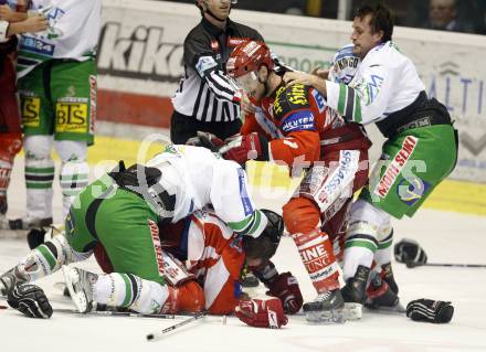 EBEL. Eishockey Bundesliga. KAC gegen Olympia Ljubljana (Laibach). Rauferei, Schlaegerei. Mike Craig, Gregor Hager (KAC), Raffaele Intranuovo, Greg Kuznik (Laibach). Klagenfurt, am 14.2.2008.
Foto: Kuess
---
pressefotos, pressefotografie, kuess, qs, qspictures, sport, bild, bilder, bilddatenbank