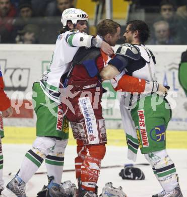 EBEL. Eishockey Bundesliga. KAC gegen Olympia Ljubljana (Laibach). Rauferei, Schlaegerei. Mike Craig (KAC), Todd Elik, Raffaele Intranuovo (Laibach). Klagenfurt, am 14.2.2008.
Foto: Kuess
---
pressefotos, pressefotografie, kuess, qs, qspictures, sport, bild, bilder, bilddatenbank