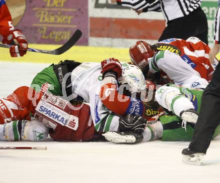 EBEL. Eishockey Bundesliga. KAC gegen Olympia Ljubljana (Laibach). Rauferei, Schlaegerei. Mike Craig, Gregor Hager (KAC), Raffaele Intranuovo, Greg Kuznik (Laibach). Klagenfurt, am 14.2.2008.
Foto: Kuess
---
pressefotos, pressefotografie, kuess, qs, qspictures, sport, bild, bilder, bilddatenbank