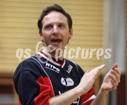 Volleyball OEVV Cup Herren. Hypo VBK Klagenfurt gegen Tirol. Trainer Luca Tarantini (Klagenfurt). Klagenfurt, am 17.2.2008.
Foto: Kuess
---
pressefotos, pressefotografie, kuess, qs, qspictures, sport, bild, bilder, bilddatenbank