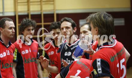 Volleyball OEVV Cup Herren. Hypo VBK Klagenfurt gegen Tirol. Martin Rohrer, Robin Seidl, Simon Fruehbauer, Trainer Luca Tarantini, Roland Kostanjevec (Klagenfurt). Klagenfurt, am 17.2.2008.
Foto: Kuess
---
pressefotos, pressefotografie, kuess, qs, qspictures, sport, bild, bilder, bilddatenbank