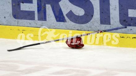 EBEL. Eishockey Bundesliga. VSV gegen Red Bull Salzburg. Feature. Eishockeyschlaeger, Handschuh. Villach, am 17.2.2008.
Foto: Kuess
---
pressefotos, pressefotografie, kuess, qs, qspictures, sport, bild, bilder, bilddatenbank