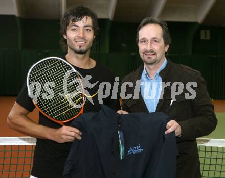 Tennis. Amateur Weltmeister Juergen Guendera, Sportlandesrat Wolfgang Schantl.
Klagenfurt, am 19.2.2008.
Foto: Kuess
---
pressefotos, pressefotografie, kuess, qs, qspictures, sport, bild, bilder, bilddatenbank