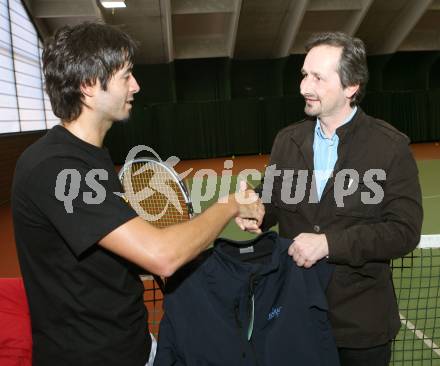 Tennis. Amateur Weltmeister  Sportlandesrat Wolfgang Schantl, Tennis Amateuer Weltmeister Juergen Guendera.
Klagenfurt, am 19.2.2008.
Foto: Kuess
---
pressefotos, pressefotografie, kuess, qs, qspictures, sport, bild, bilder, bilddatenbank