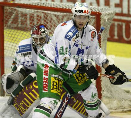 EBEL. Erste Bank Eishockey Bundesliga. KAC gegen Olympia Laibach. Alex westlund, Andrej Tavzelj (Laibach). Klagenfurt, am 19.2.2008.

Copyright Kuess

---
pressefotos, pressefotografie, kuess, qs, qspictures, sport, bild, bilder, bilddatenbank