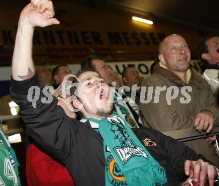 EBEL. Eishockey Bundesliga. KAC gegen Olympia (Olimpija) Ljubljana (Laibach). Jubel Fans (Laibach). Klagenfurt, am 19.2.2008.
Foto: Kuess
---
pressefotos, pressefotografie, kuess, qs, qspictures, sport, bild, bilder, bilddatenbank