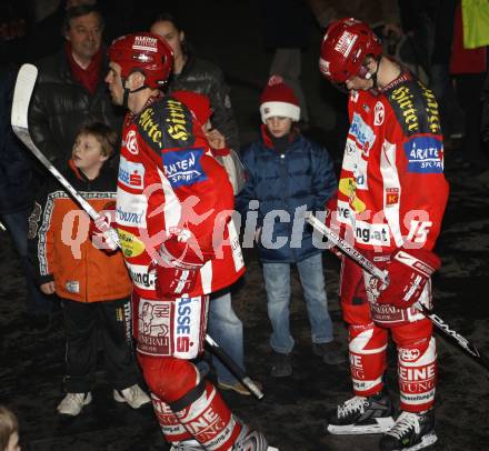 EBEL. Eishockey Bundesliga. KAC gegen Olympia (Olimpija) Ljubljana (Laibach). Koerpersprache vor dem Spiel. Warren Norris, Paul Schellander (KAC). Klagenfurt, am 19.2.2008.
Foto: Kuess
---
pressefotos, pressefotografie, kuess, qs, qspictures, sport, bild, bilder, bilddatenbank