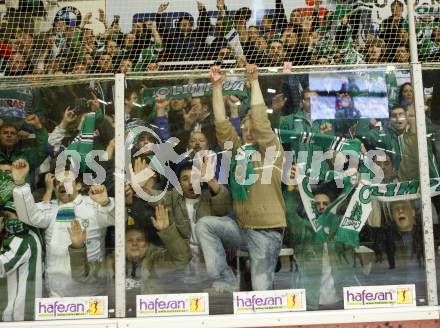 EBEL. Eishockey Bundesliga. KAC gegen Olympia (Olimpija) Ljubljana (Laibach). Jubel Fans (Laibach). Klagenfurt, am 19.2.2008.
Foto: Kuess
---
pressefotos, pressefotografie, kuess, qs, qspictures, sport, bild, bilder, bilddatenbank