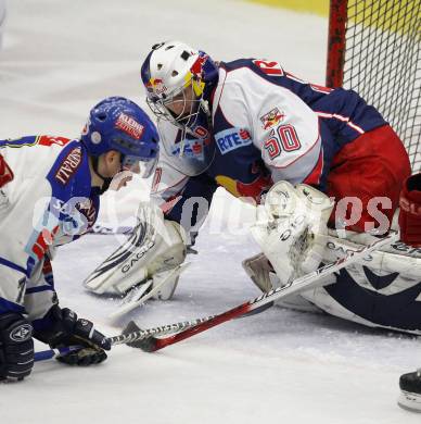 EBEL. Erste Bank Eishockey Bundesliga. VSV gegen Red Bull Salzburg. Michael Raffl (VSV), Reinhard Divis (Salzburg). Villach, am 21.2.2008.

Copyright Kuess

---
pressefotos, pressefotografie, kuess, qs, qspictures, sport, bild, bilder, bilddatenbank