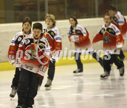 Eishockey U12. Meister Tarco Woelfe Klagenfurt. Klagenfurt, am 23.2.2008.
Foto: Kuess
---
pressefotos, pressefotografie, kuess, qs, qspictures, sport, bild, bilder, bilddatenbank