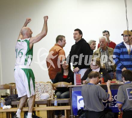 Basketball 2. Bundesliga. KOS Klagenfurt gegen ABC Villach. Jubel Nenad Videka (KOS). Klagenfurt, am 24.2.2008.
Foto: Kuess
---
pressefotos, pressefotografie, kuess, qs, qspictures, sport, bild, bilder, bilddatenbank